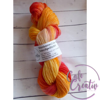 100g Strang handgefärbte Sockenwolle www.cafecreativ.ch Superwashwolle